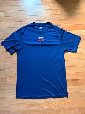 A4 Minnesota Twins blue baseball tee with red and white logo size small #mlb
